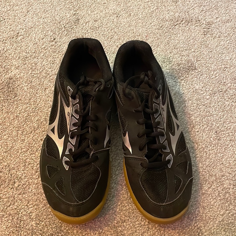 Women’s size 8 volleyball shoes